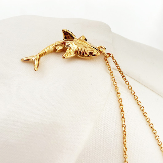 złote naszyjniki Naszyjnik z rekinem ,złota rybka, zawieszka rekin