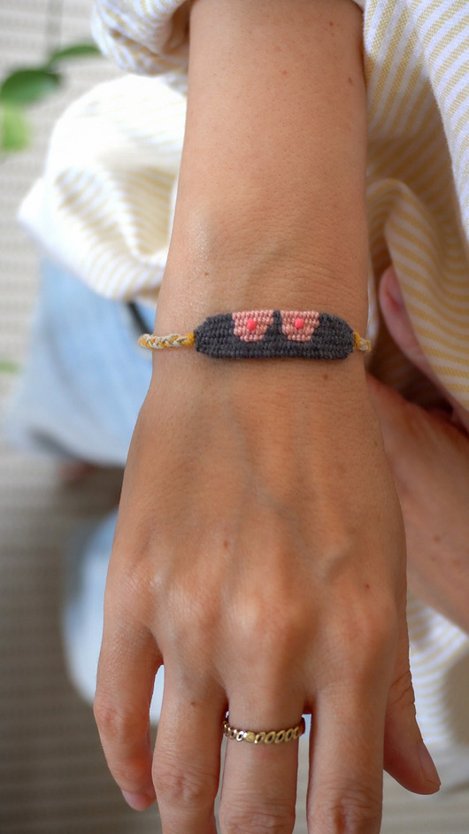 bransoletki na sznurku Tkana ręcznie bransoletka - "Cycki"