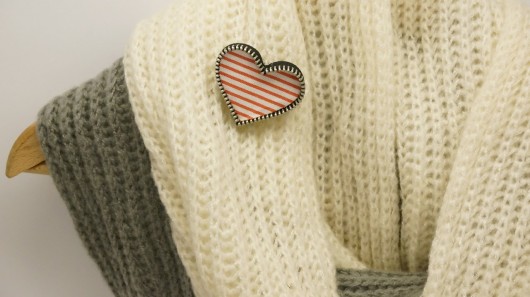 I love U/ Red Stripes-  brocha w kształcie serca Coquet