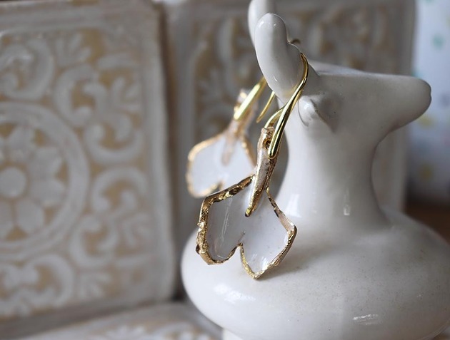 kolczyki ceramiczne Ceramiczne kolczyki Miłorząb, biało-złote, unikalna biżuteria