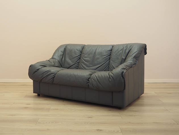 sofy i szezlongi Sofa dwuosobowa skórzana, Włochy lata 70.