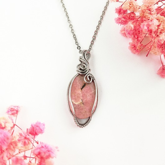 wisiory Naszyjnik Rodonit stal chirurgiczna wisiorek handmade wirewrapping