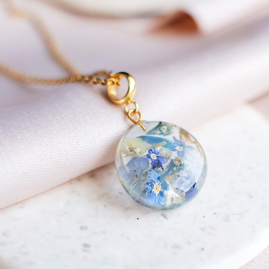 wisiory Wisiorek z kompozycją kwiatową