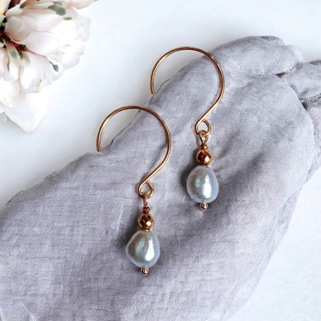 kolczyki pozłacane LUX. Srebrne perły - kolczyki na okrągłych biglach