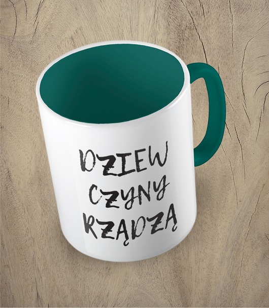 kubki Kolorowy kubek z hasłem DZIEWCZYNY RZĄDZĄ mix kolorów