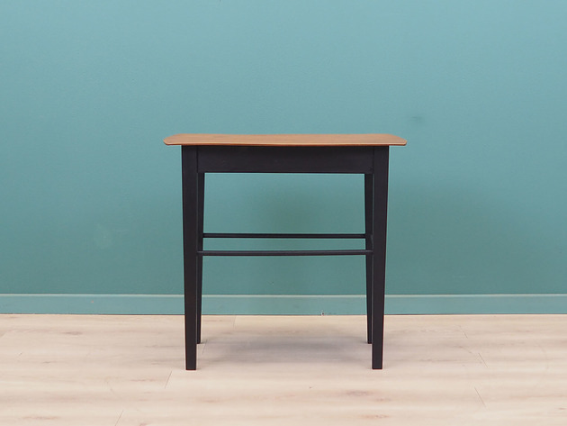 stoliki kawowe Stolik orzechowy, duński design, lata 70, produkcja: Dania