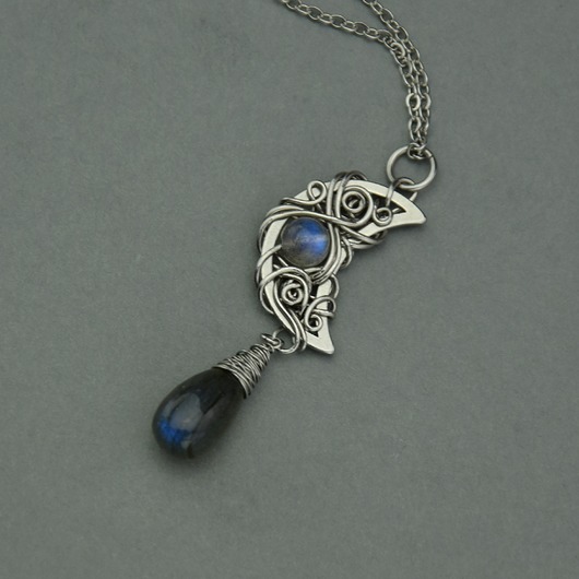 wisiory Wisiorek księżyc niebieski labradoryt wire wrapping