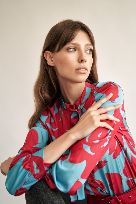 koszule damskie  Bluzka z fontaziem w kwiaty