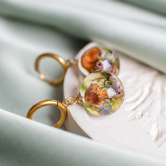 kolczyki z żywicy Kolczyki z leśną kompozycją