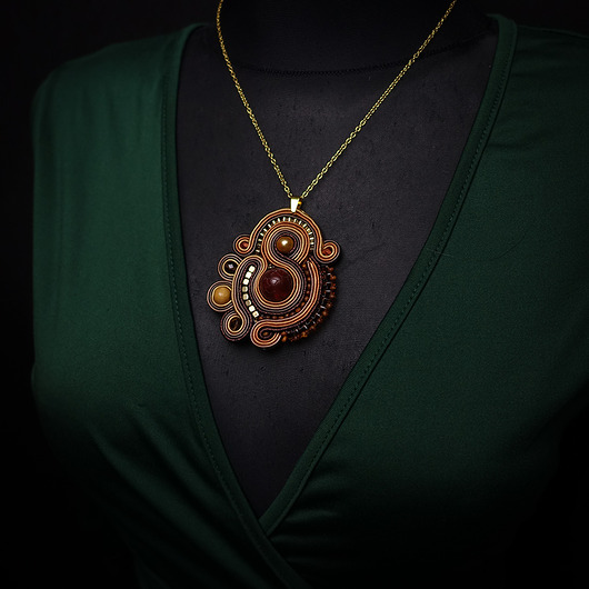 wisiory Elegancki wisior sutasz