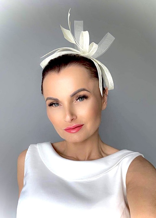 Ślubne ozdoby do włosów Fascynator ślubny Blumo ECRU