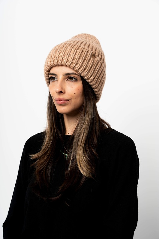 czapki damskie SOWA - duża puchata wełniana czapka karmelowy