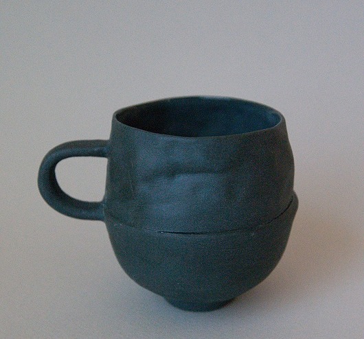 Czarna Filiżanka w Gnieciona duża Pangzi Ceramics