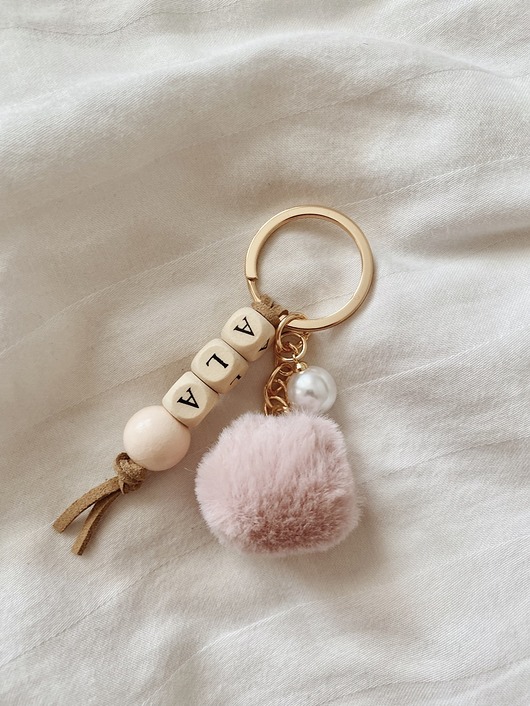 breloki Brelok z imieniem personalizowany - różowy pompon