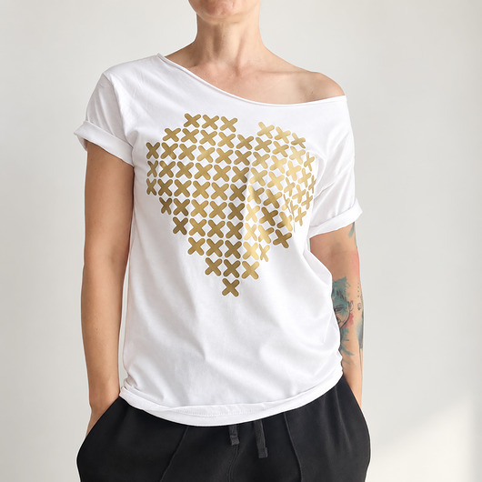 t-shirt damskie Koszulka damska oversize ze złotym nadrukiem serca