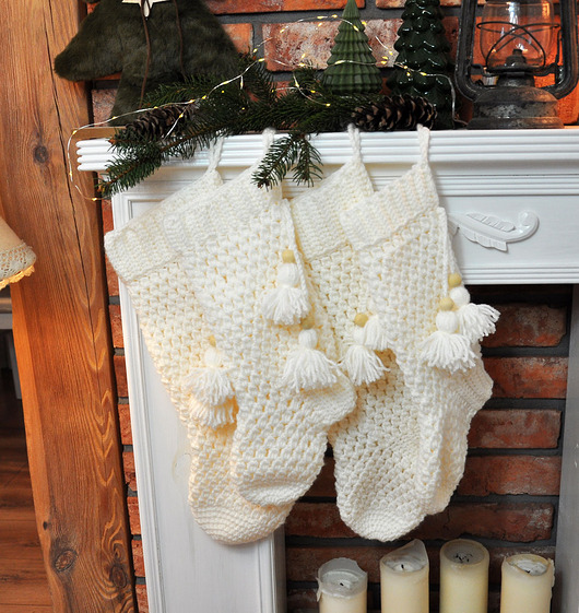 dekoracje świąteczne Szydełkowe skarpety na kominek 2szt.