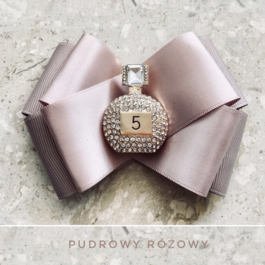 Brosza z perfumami No. 5 Limited Edition Pudrowy Różowy