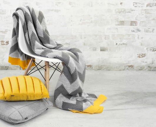 Koc dziergany chevron szary 140x200 Poduszkowcy