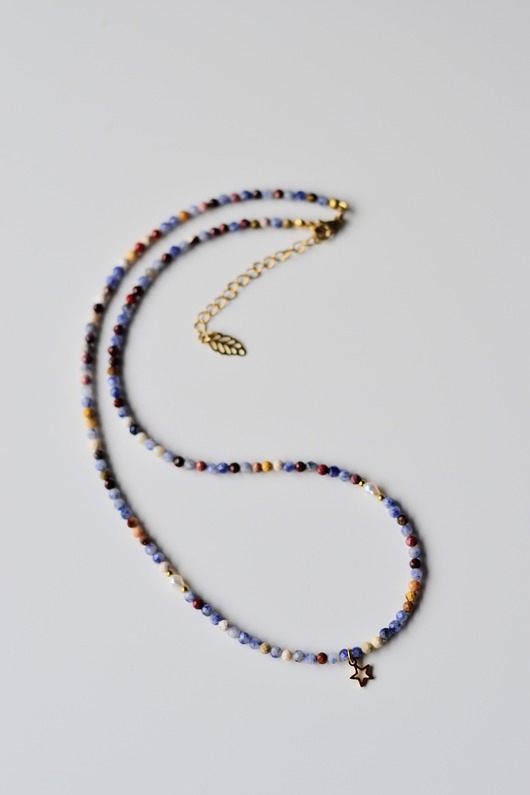 naszyjniki - inne Naszyjnik z kamieniami naturalnymi i zawieszką gwiazdką