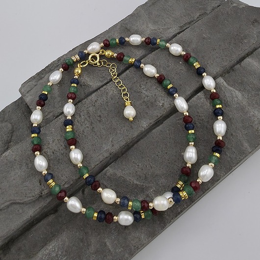 korale Perły i kolorowe jadeity w złocie