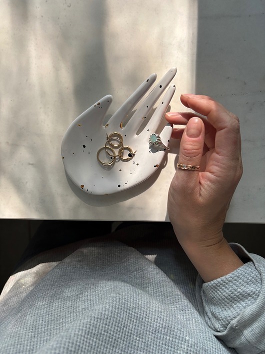 pojemniki na biżuterię Ceramiczna Łapka Handmade na Pierścionki w Czarno Złote Ciapki