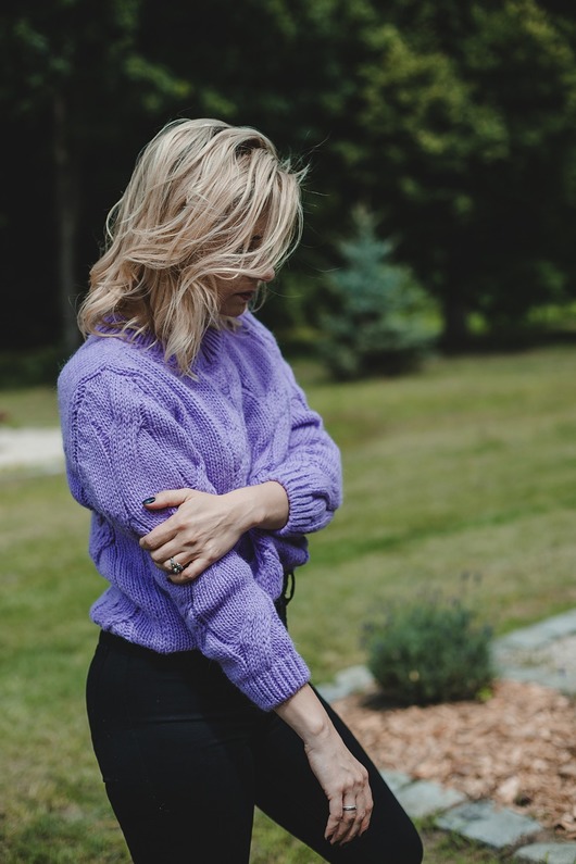 swetry damskie  wełniany sweter w warkocze, lawendowy