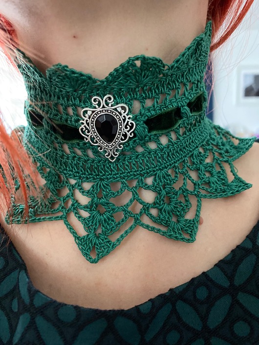 chokery Zielony butelkowy koronkowy choker/kolia Wiktoriańska