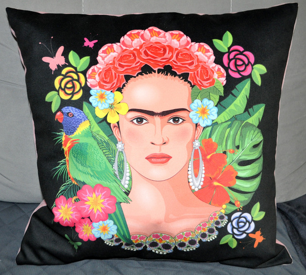 poduszki z grafiką Poszewka ozdobna Frida Kahlo