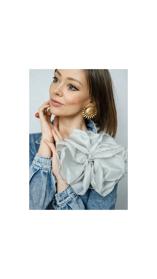 broszki Jasnoszara broszka, spinka kwiat