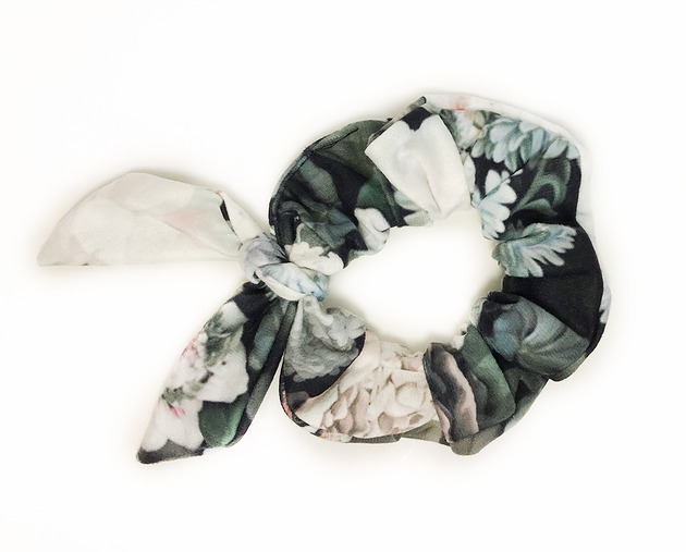 Frotka Scrunchie CHERRISH Czarne Kwiaty cherrish