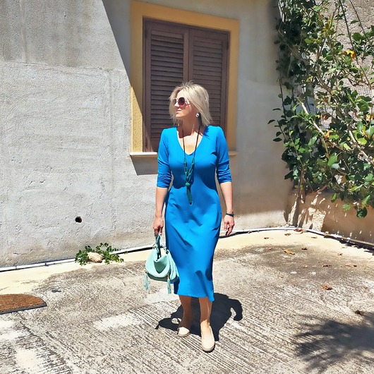 sukienki midi damskie Sukienka midi - błękit królewski