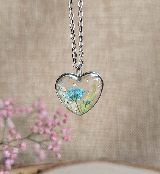 wisiory Srebrny wisiorek kwiaty serce serduszko niebieskie kwiaty paproć