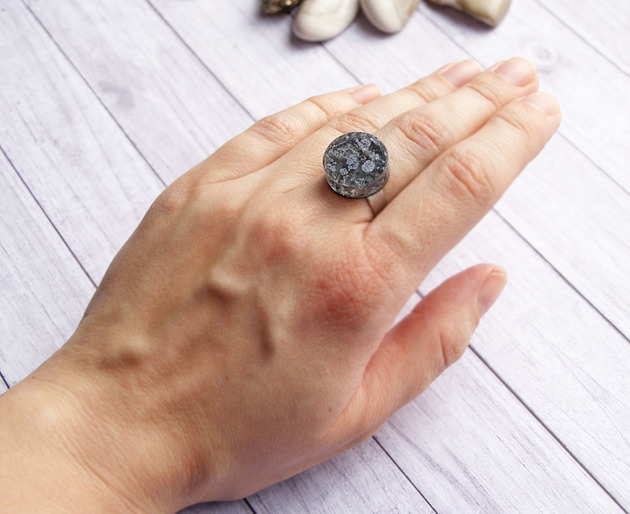 pierścionek z żywicy S A L E : UNIKATOWY pierścień z żywicy INKY GREY