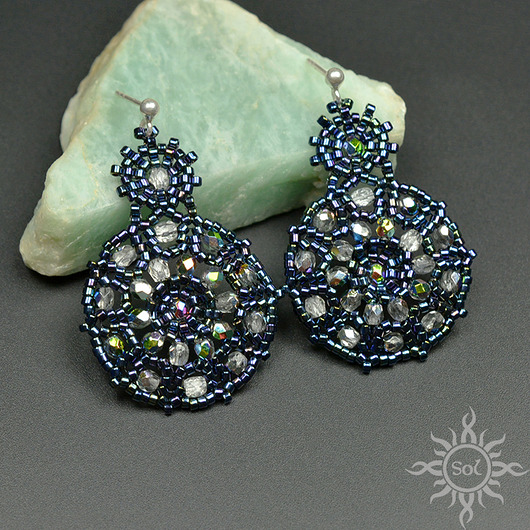 kolczyki szklane Fanais, ażurowe kolczyki z kryształkami, beading