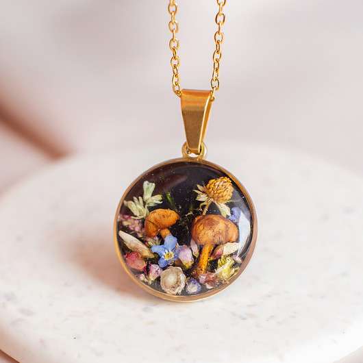 wisiory Naszyjnik z leśną kompozycją