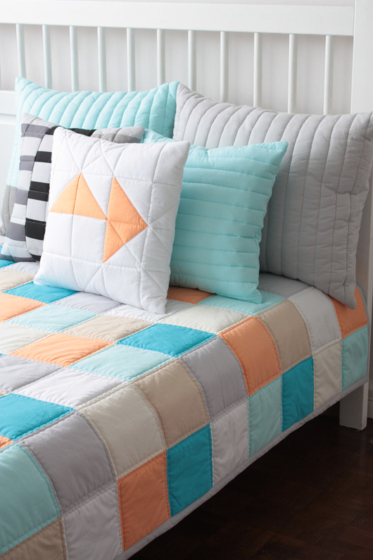 Zestaw: narzuta patchwork EKET + poduszka patchwork house