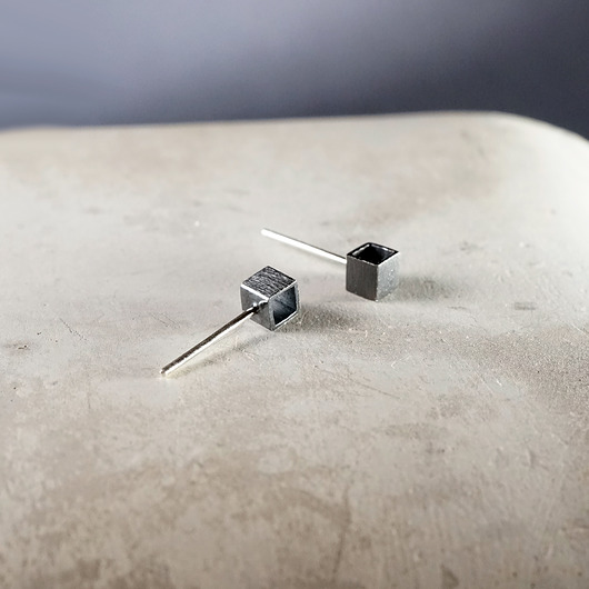 kolczyki srebrne QUADRO black - srebrny minimalizm