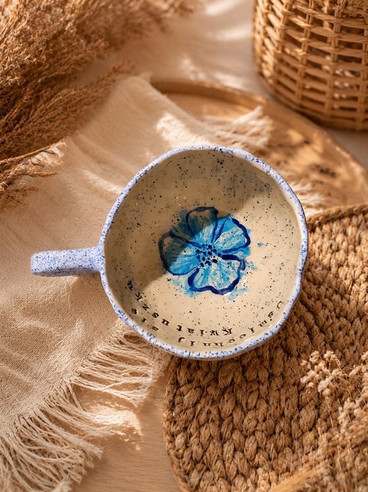filiżanki Ceramiczna filiżanka handmade z napisem i kwiatem