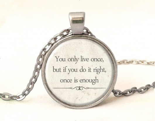 Medalion z cytatem - You only live once... EGGinEGG