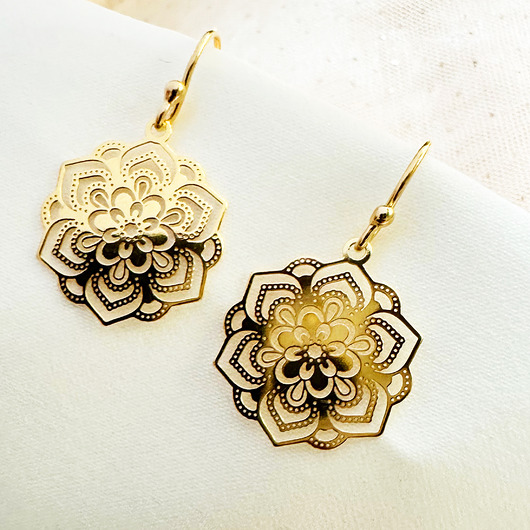 kolczyki pozłacane Kolczyki z filigranowymi rozetami, złote wiszące kolczyki