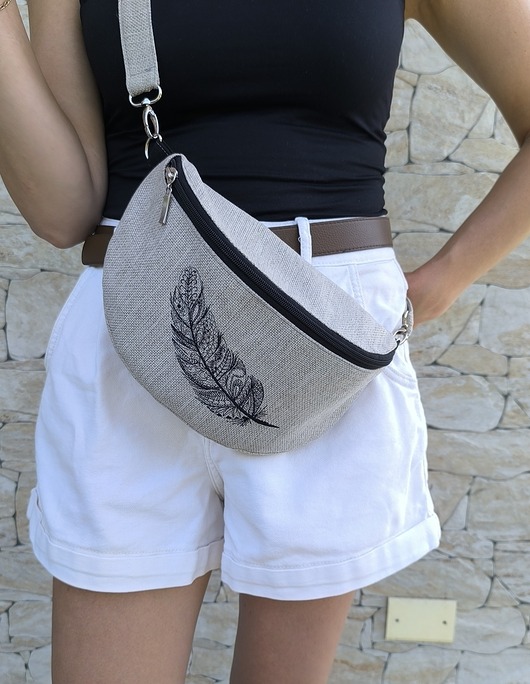 saszetka nerka Beżowa  nerka  z piórkiem na ramię pleciony materiał