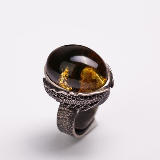 pierścionki srebrne Pierścionek srebrny oksydowany z bursztynem bałtyckim