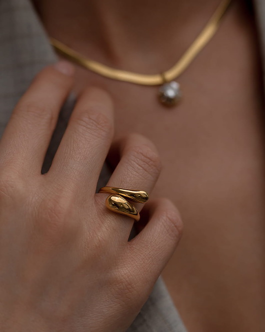 pierścionki złote Regulowany złoty modny pierścionek ze stali chirurgicznej pozłacanej 18k