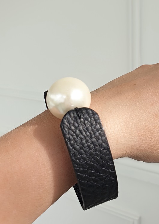 bransoletki skórzane Bansoletka ze skóry naturalnej czarna, duża perła