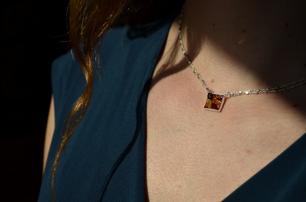 chokery Srebrny choker - naszyjnik z bursztynem