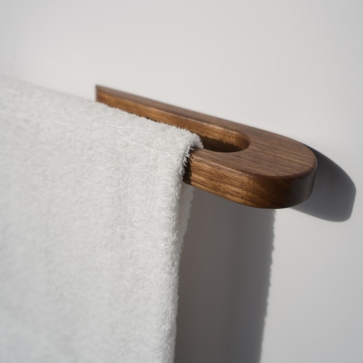 wieszaki Orzechowy minimalistyczny wieszak łazienkowy na ręczniki