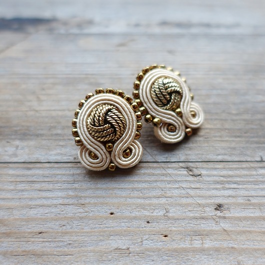 Złoto i beż- eleganckie kolczyki soutache Mró Soutache