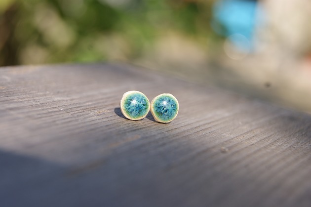 kolczyki ceramiczne Ceramiczne zielone kolczyki kropeczki 7mm