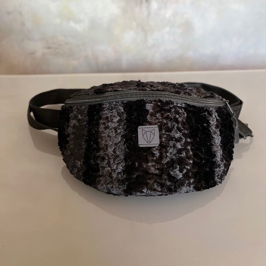 saszetka nerka Nerka ze sztucznego futra 100% upcykling Diagonal Ave 1