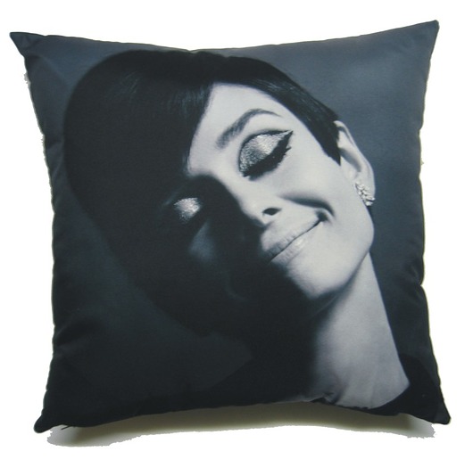Poduszka z Audrey Hepburn Gaul Designs
